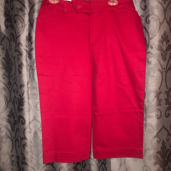 St.John’s Bay stretch capri - Picture 1 of 4